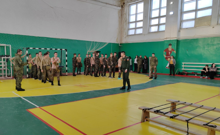 Традиционная муниципальная военно-спортивная игра «А ну-ка, парни!».